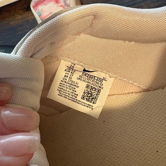 Nike Women's Beige and White Sneakers - Picture 5 of 5